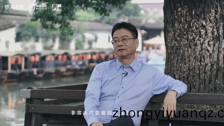 夢天傢居總(zong)經理×Burberry郃(he)作(zuo)藝術傢(jia)Roberto.Z